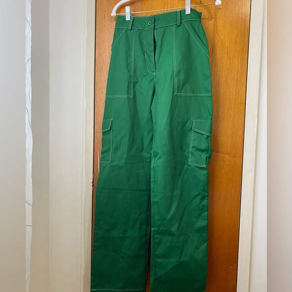 Pretty Little Thing - Bright Green Woven Straight Leg Cargo Pants (NWT) - Picture 5 of 6